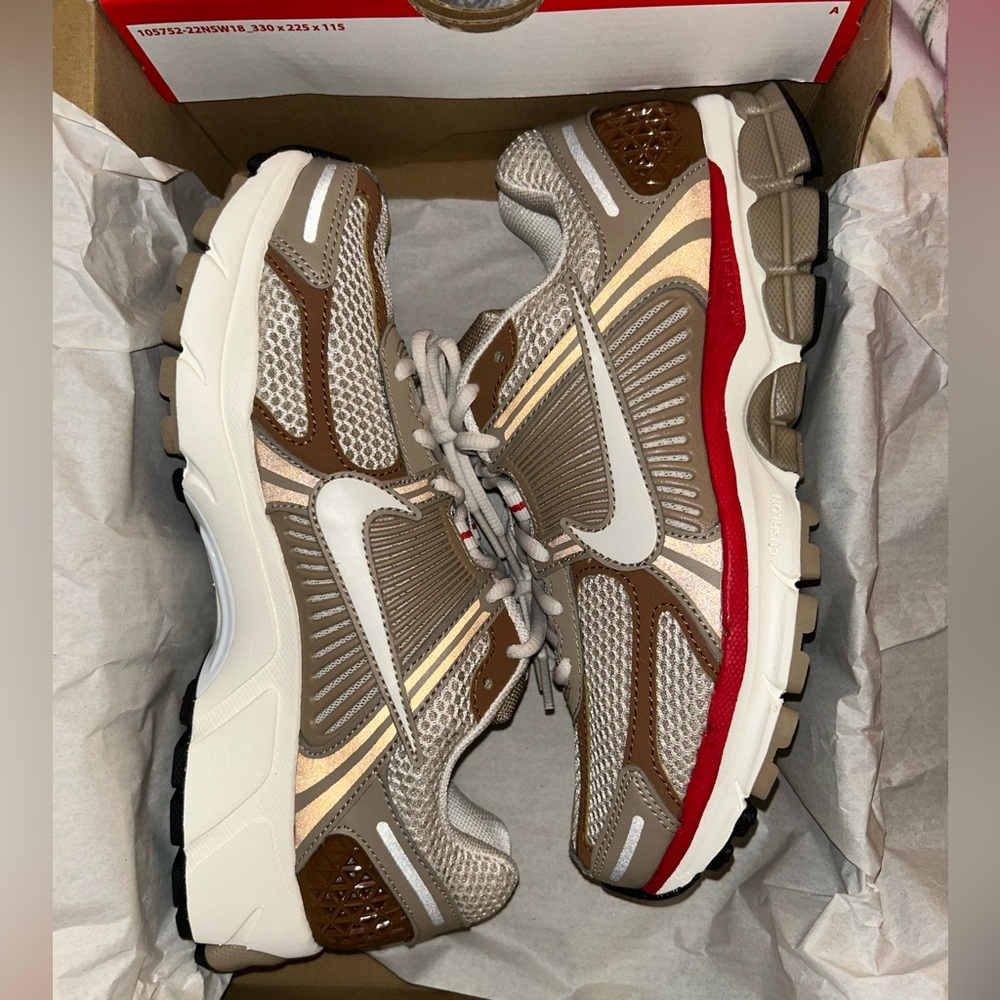 SOLD!!!- W Nike Zoom Vomero 5